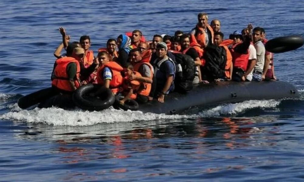 Κρήτη: Μεγάλη επιχείρηση σε εξέλιξη για σκάφος με 200 μετανάστες